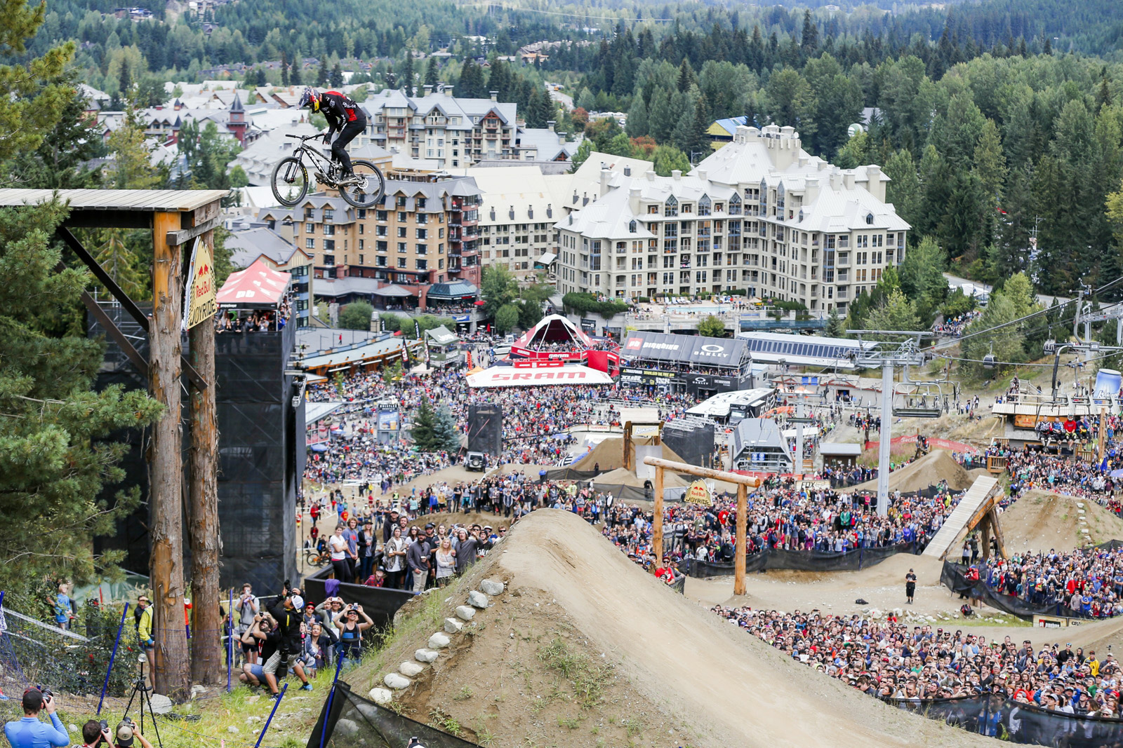 Brandon Semenuk performs an opposite truckdriver at the Red Bull Joyride in Whistler, Canada on August 16th, 2015 // Jussi Grznar / Red Bull Content Pool // P-20150817-00006 // Usage for editorial use only // Please go to www.redbullcontentpool.com for further information. //
